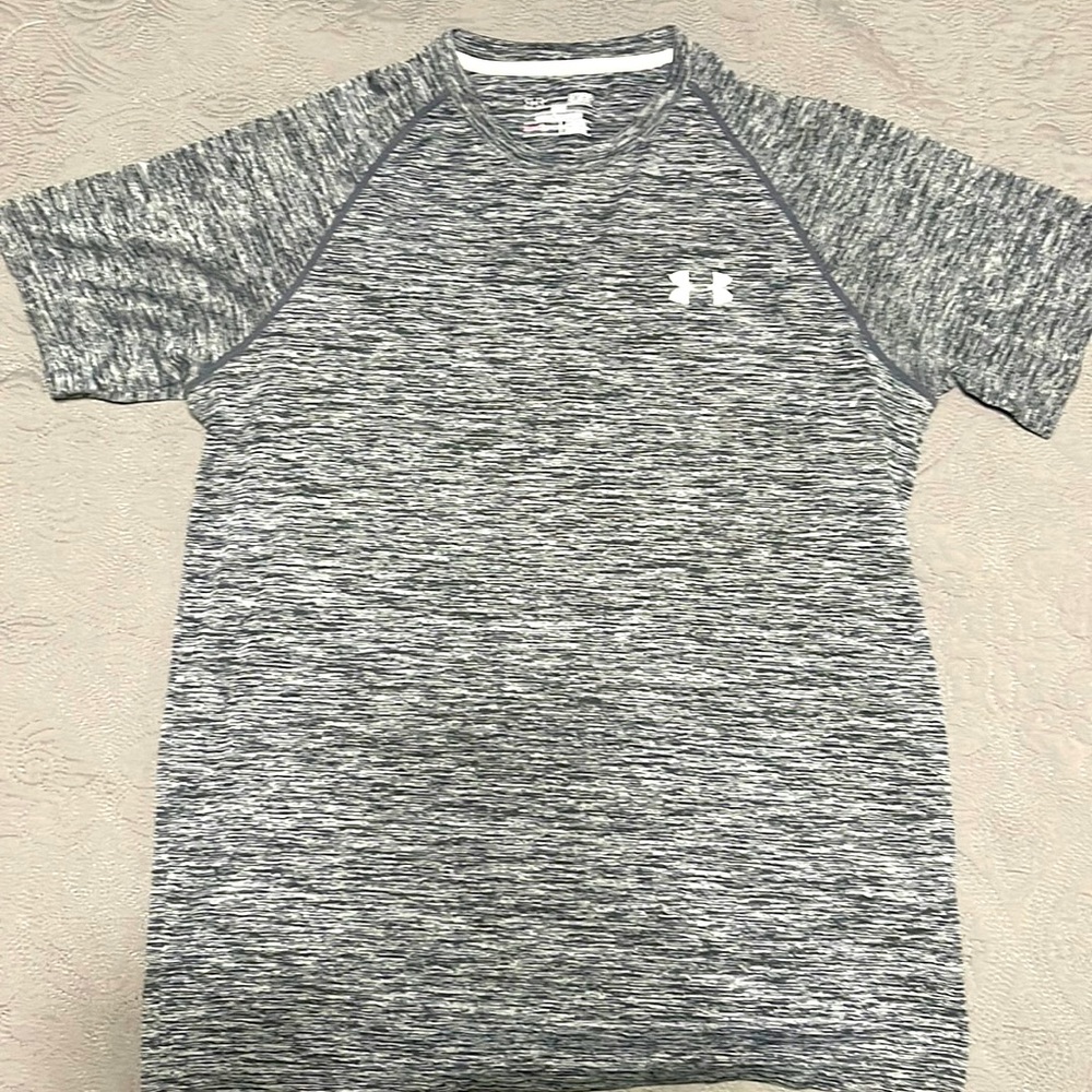 Men’s small heat gear Under Armour shirt sleeve shirt